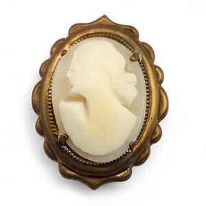 Mini Victorian Carved Shell Left Facing Cameo Brooch